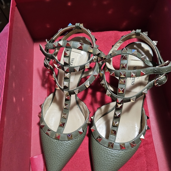 Valention Rockstud Caged Pump - Picture 2 of 5